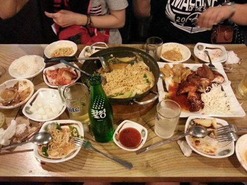 吃夜宵徒手劈瓜图片,徒手劈瓜的豪迈瞬间